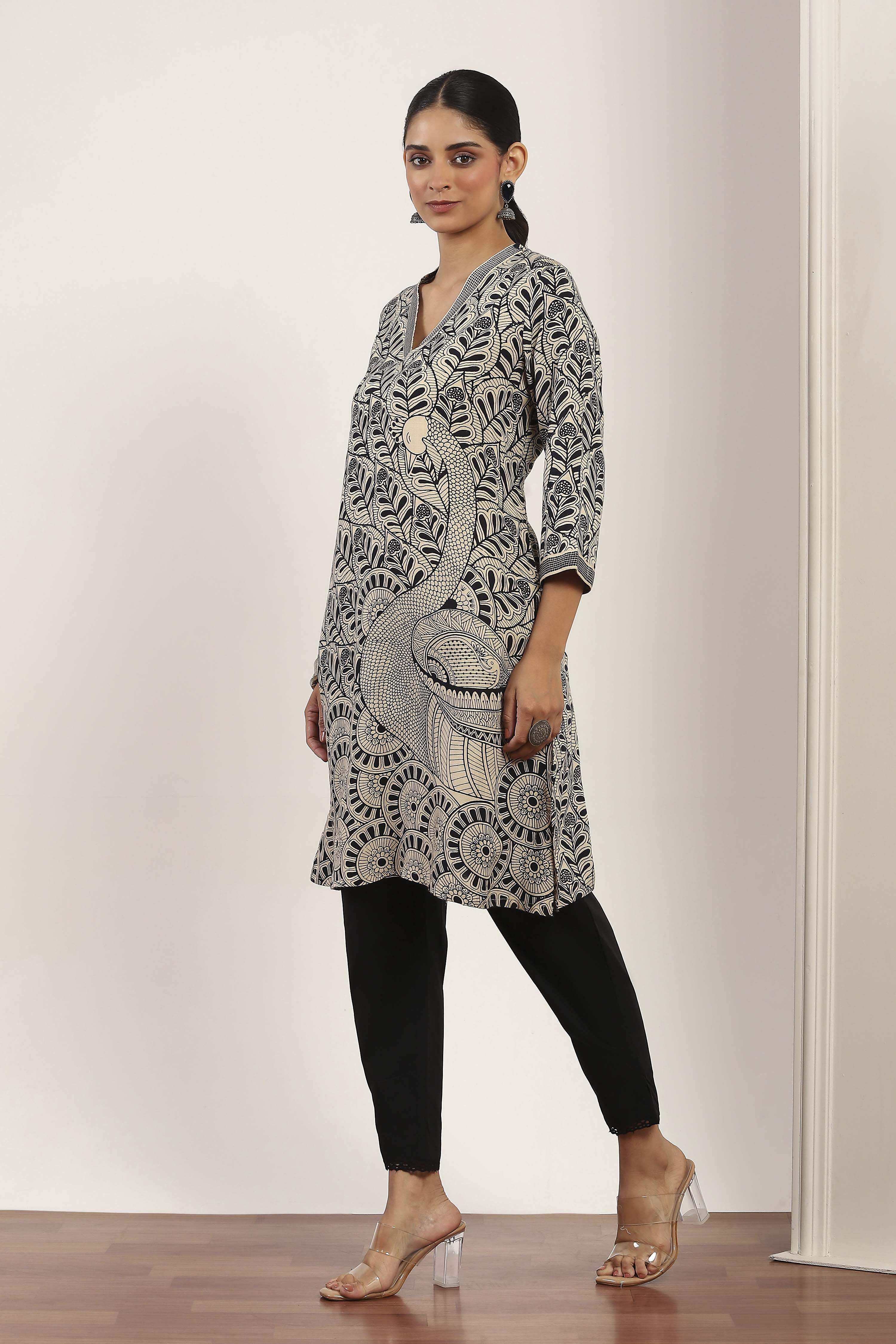 Beige Rayon Straight Kurtas image number 2