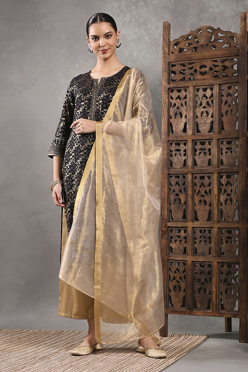 Gold Polyester Yarndyed Dupatta image number 3