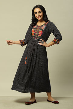 Black LIVA Straight Printed Dress image number 0