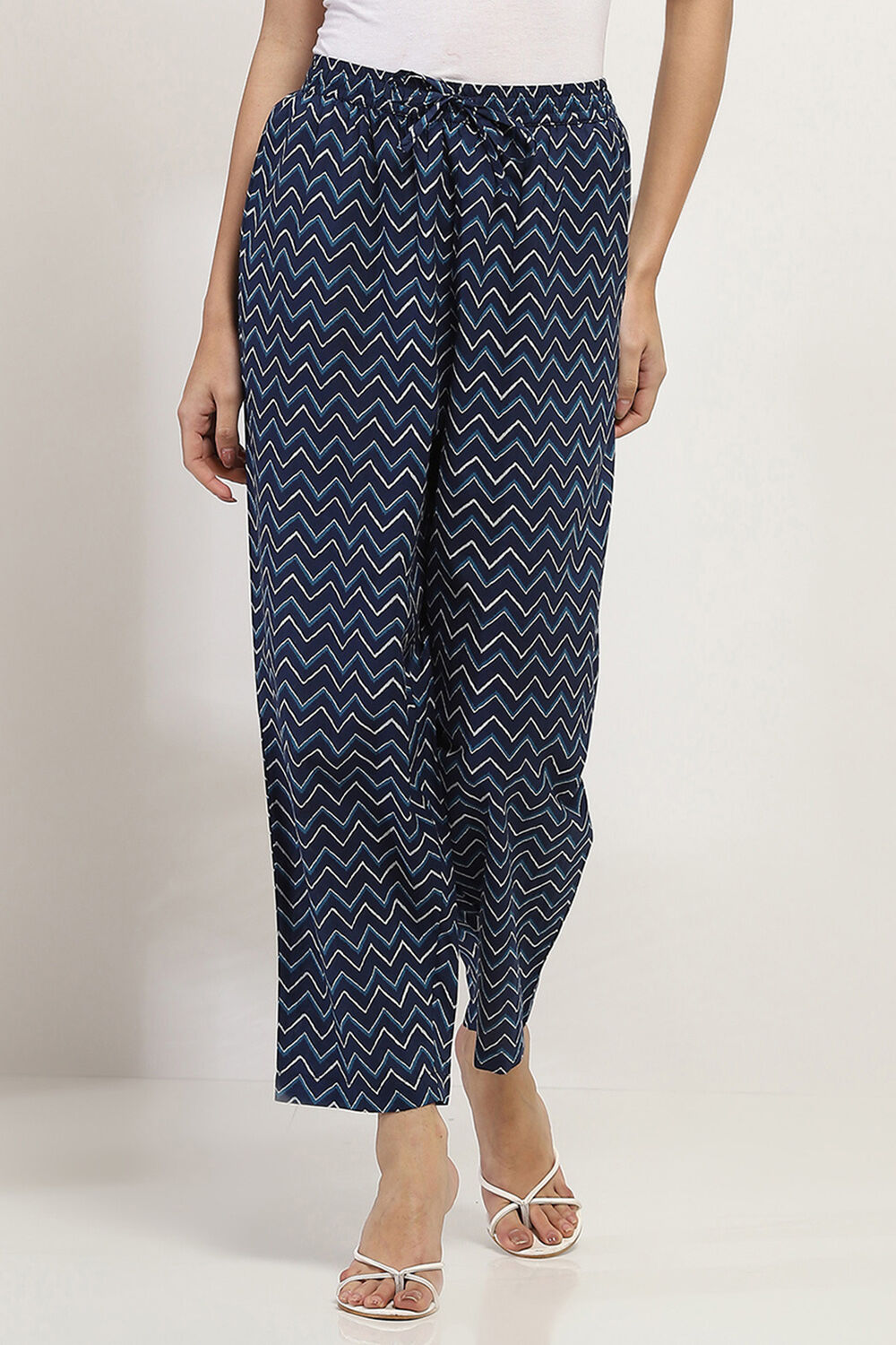 Indigo Cotton Printed Regular Pants image number 4
