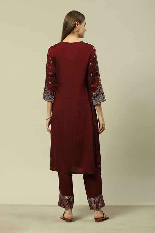 Maroon Poly Viscose Straight Printed Kurta Regular Pants Suit Set image number 4