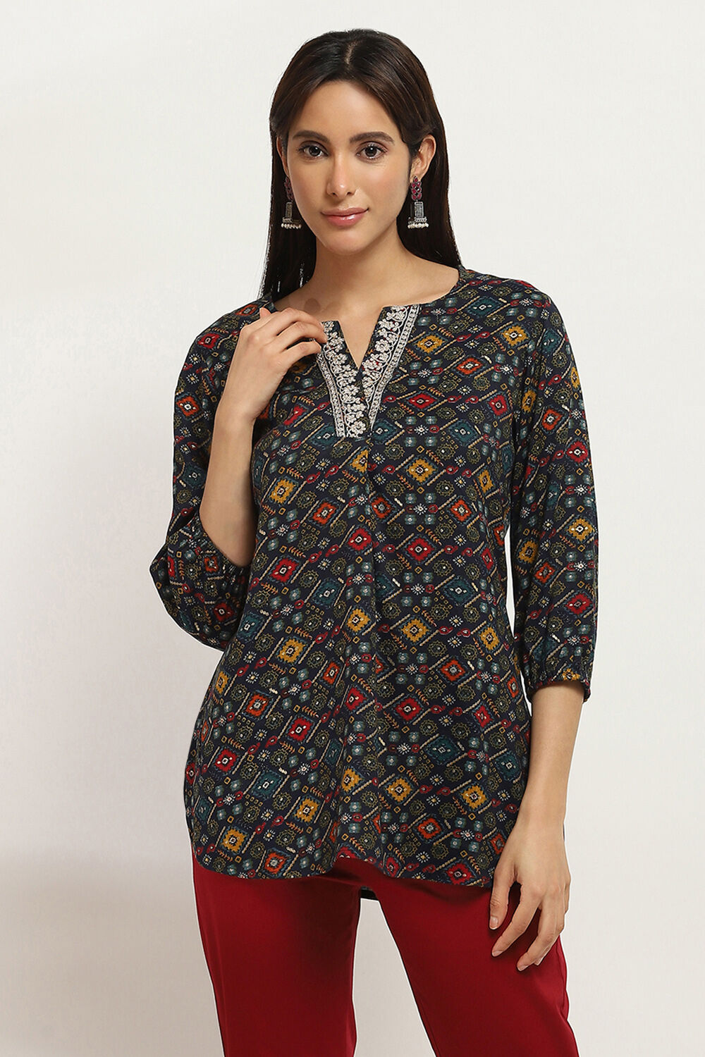 Red Viscose Blend Printed Straight Top image number 5