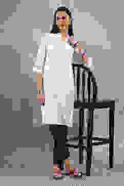 Off-White Solid Straight Kurta image number 2