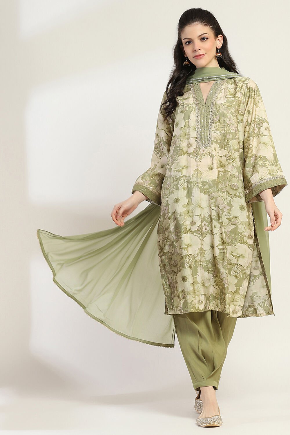 Green Floral Printed Straight Suit Set image number 0