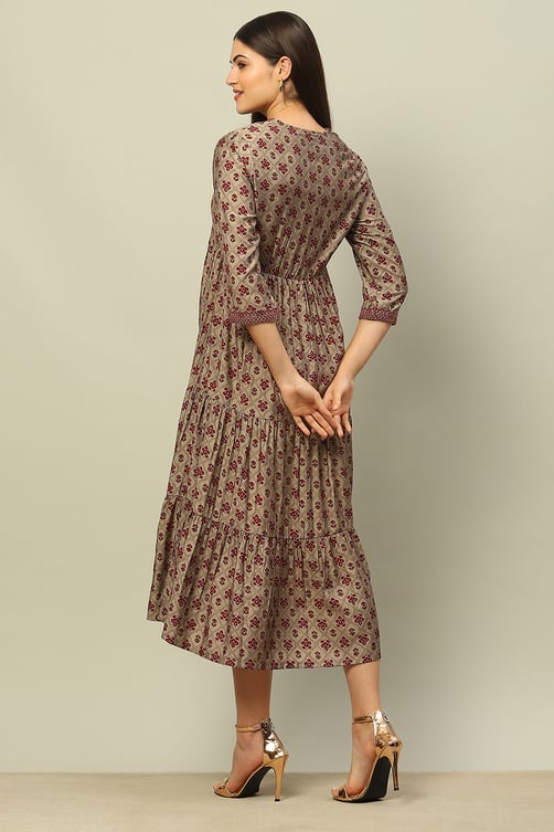 Red Viscose Muslin Printed Tiered Dress image number 3