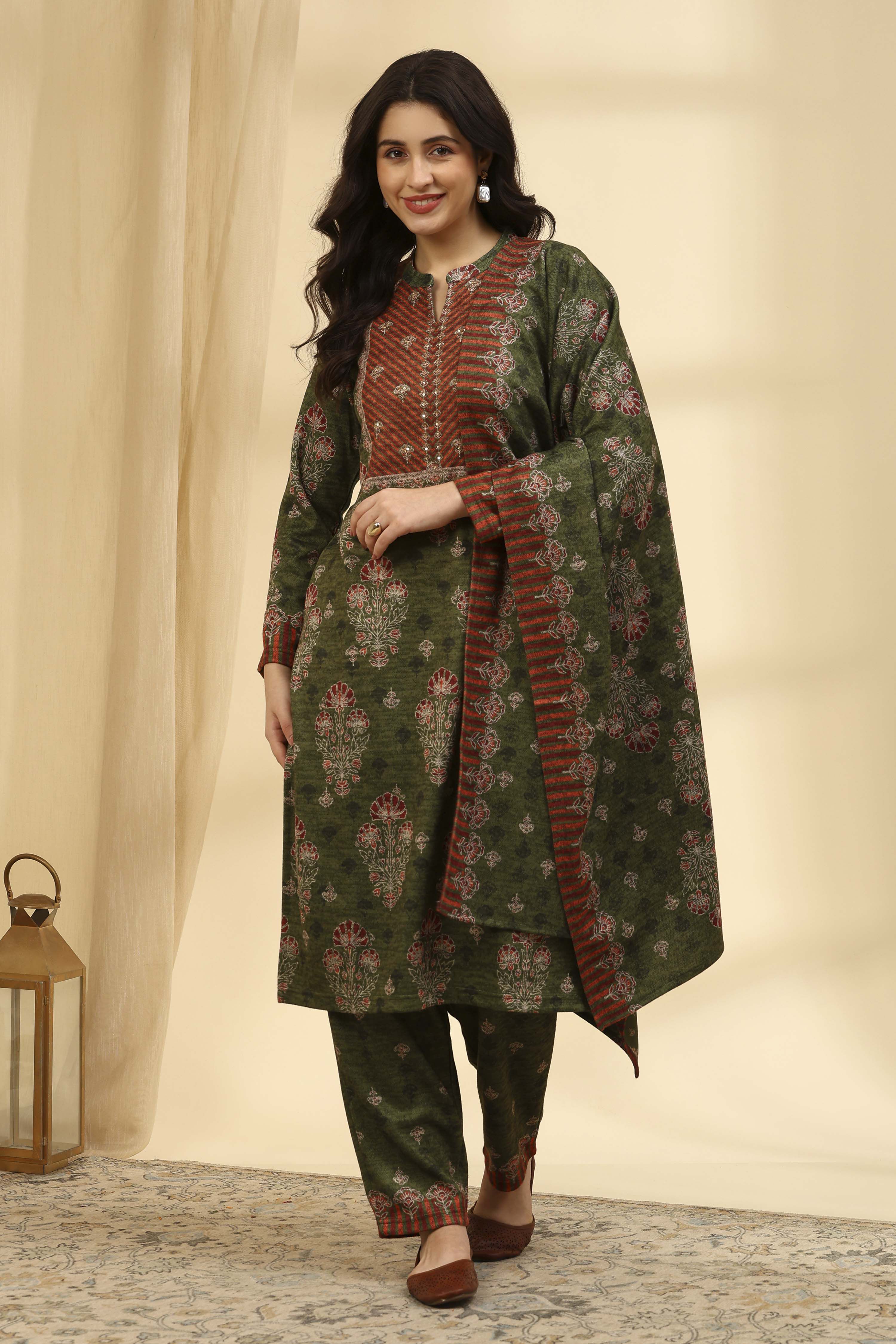 Green Polyester Printed Straight Suit Set image number 6