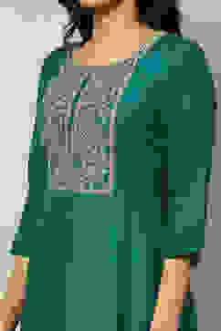 Green Viscose Blend Yoke Design Festive Straight Kurta image number 1