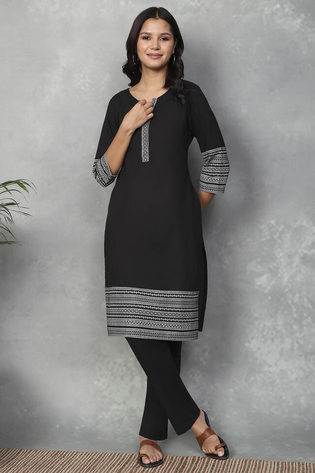 Rangriti Black Cotton Blend Solid Straight Kurta in Black