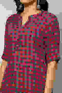 Magenta Geometric Printed Straight Kurta image number 1