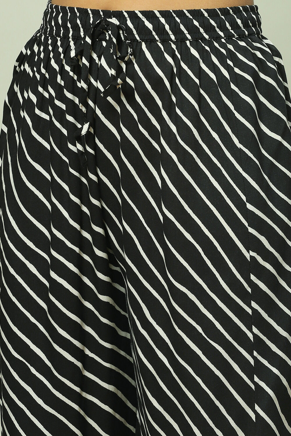 Red Striped Straight Kurta Set image number 2