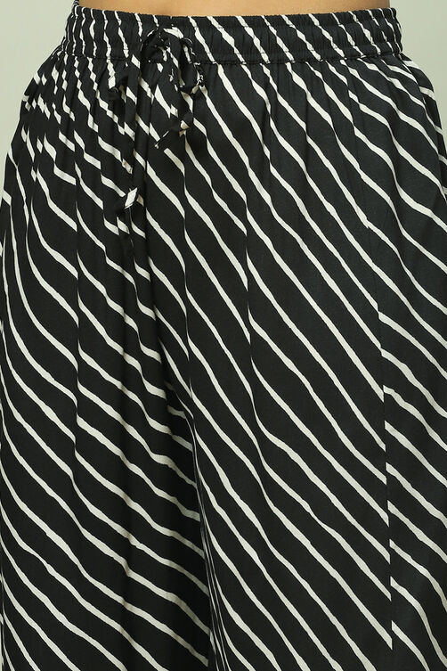 Red Striped Straight Kurta Set image number 2