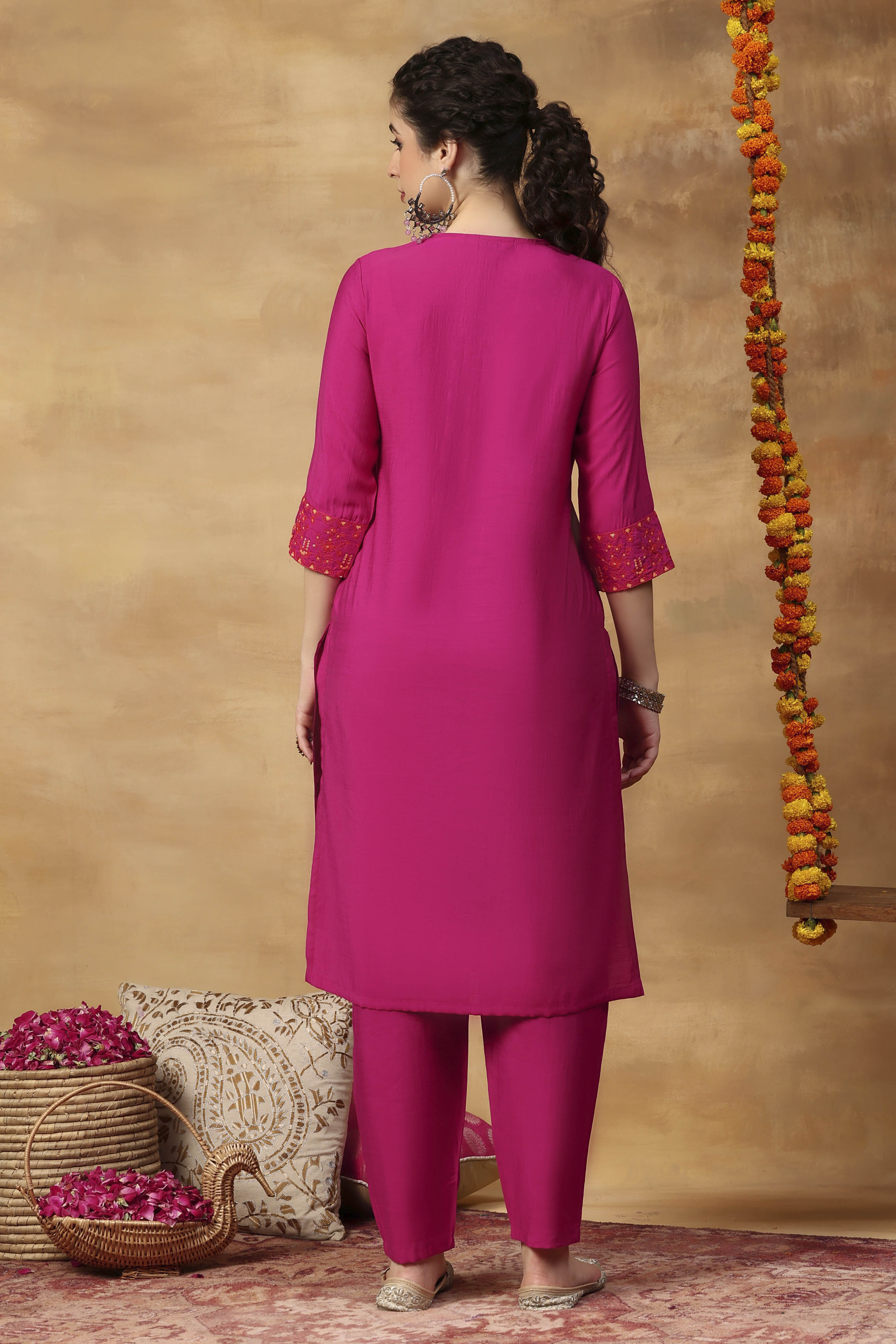 Fuchsia Aari Embroidered Kurta Set image number 5