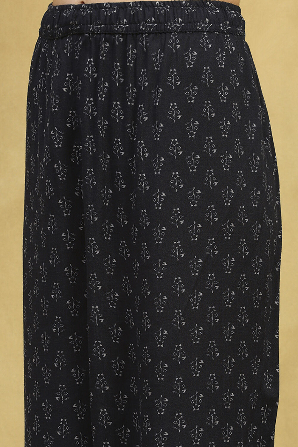 Green-Maroon Viscose Blend Printed Straight Kurta Pants Set image number 2