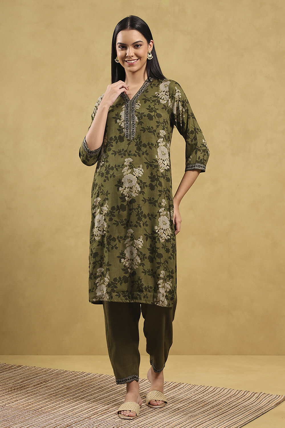 Green Viscose Blend Printed Straight Kurta Pants Set image number 6