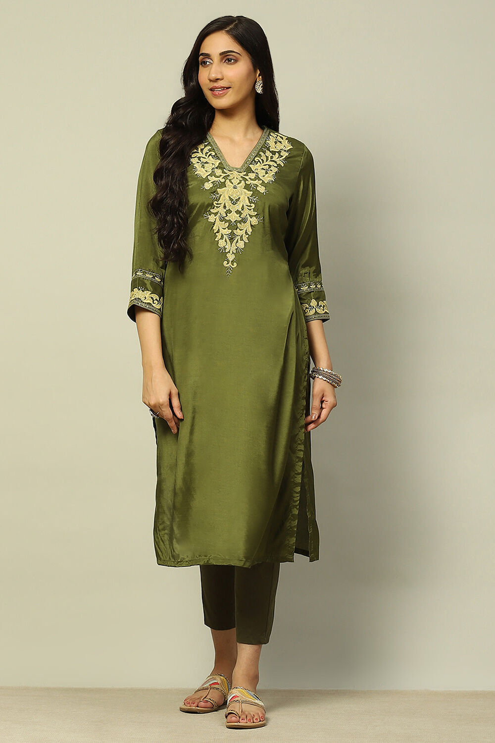 Olive Green Embroidered Viscose Shantoon Straight Kurta image number 5