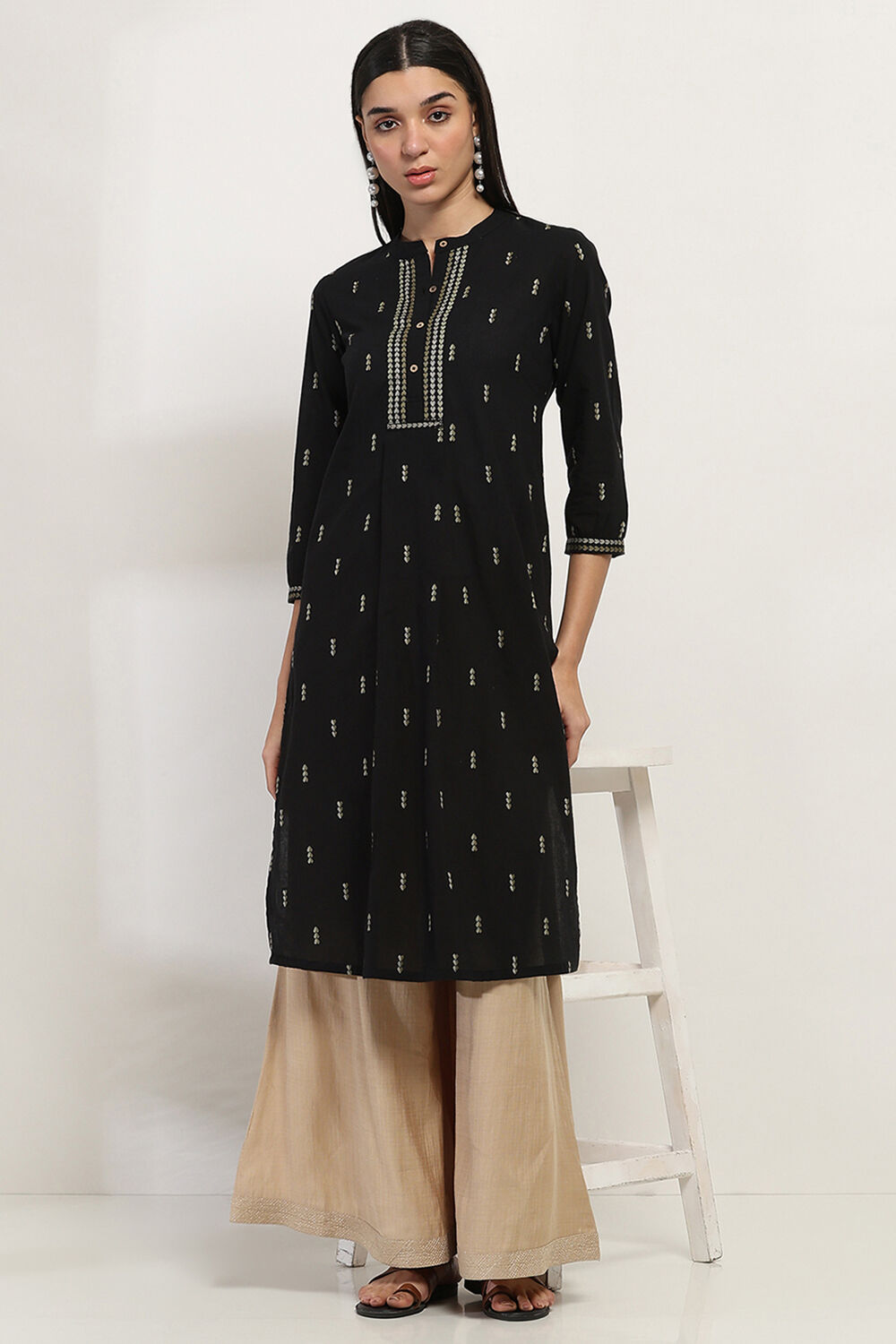 Gold-Toned Solid Flared Palazzos image number 0