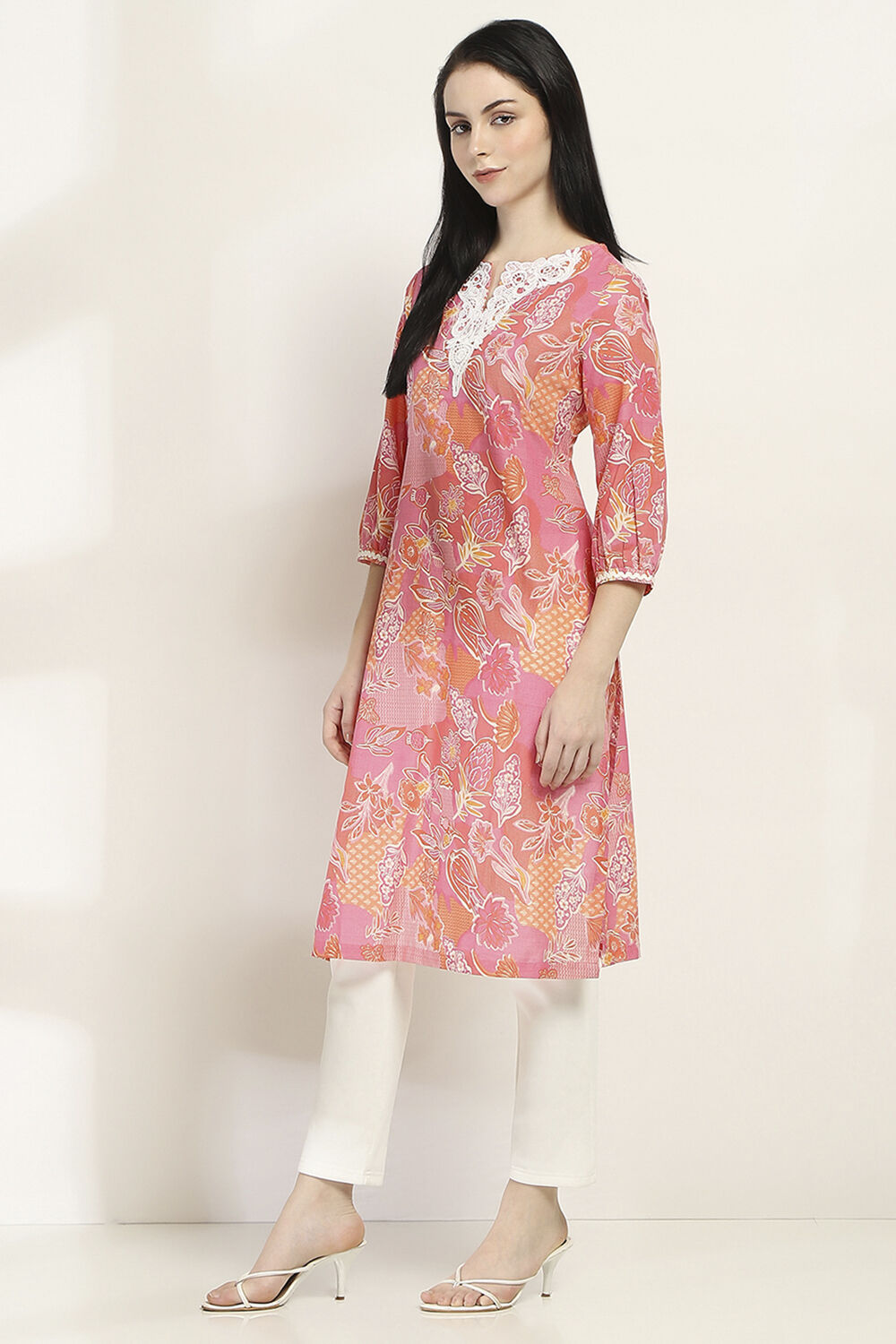 Pink Cotton Floral Straight Kurta image number 2
