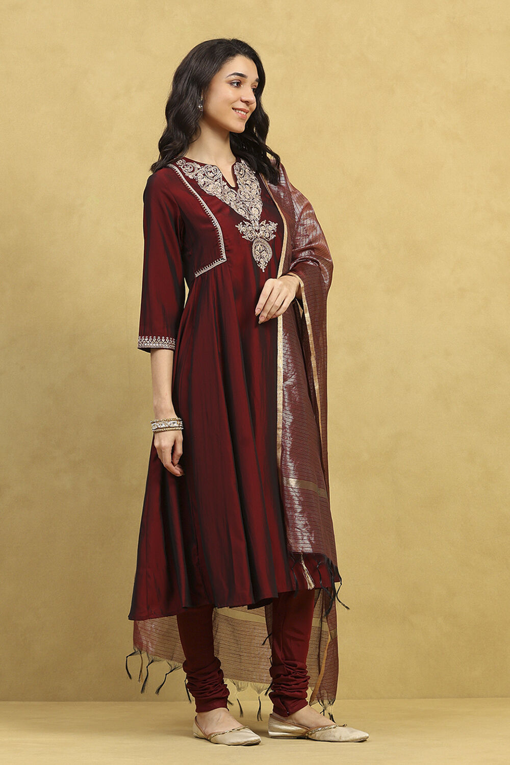 Green-Maroon Polyester Blend Solid Kalidar Suit Set image number 5