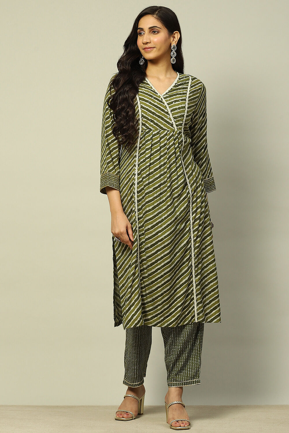 Olive Green Viscose Printed Pleated Straight Suit Set image number 6