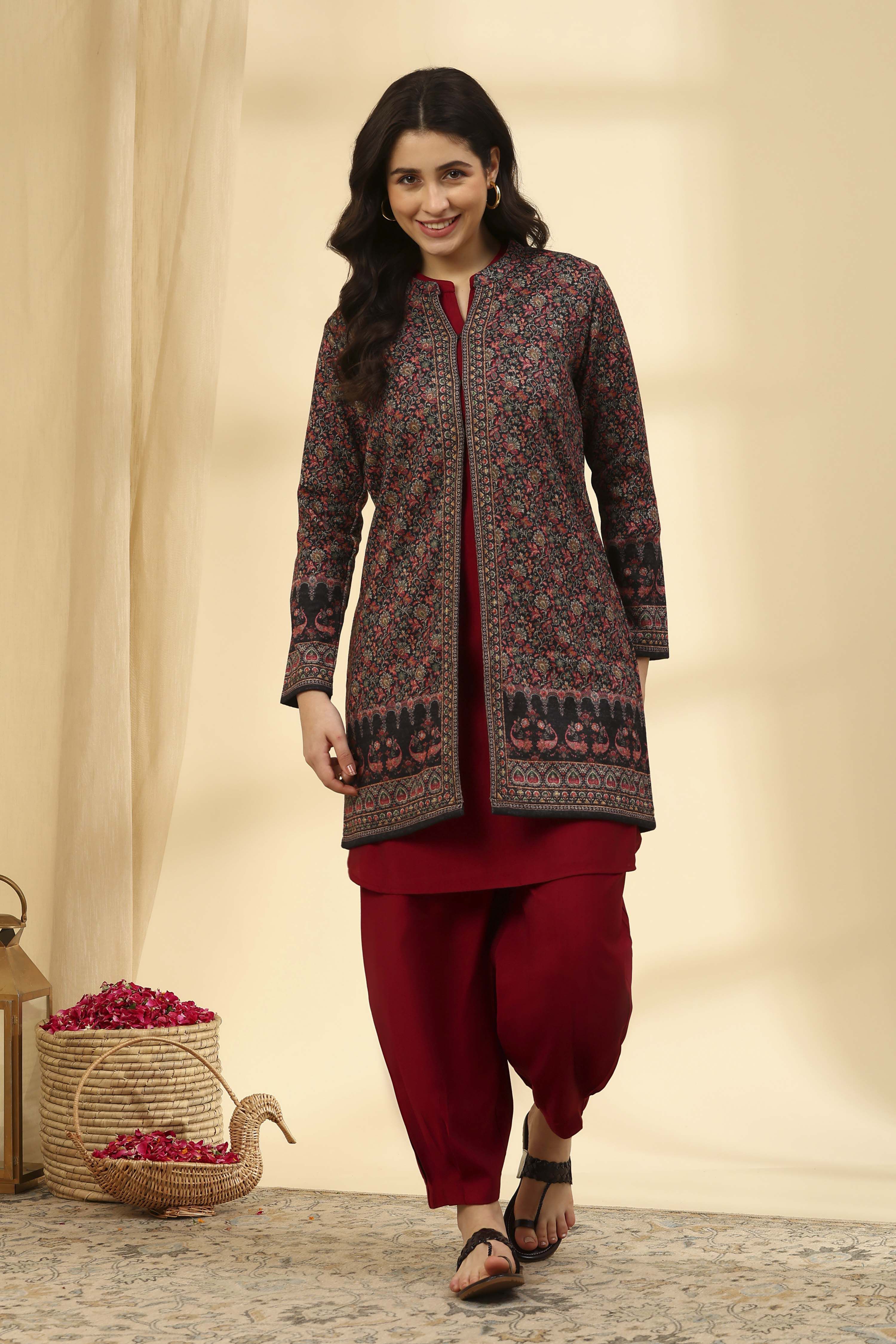 Black Polyester Regular Printed Cape image number 6