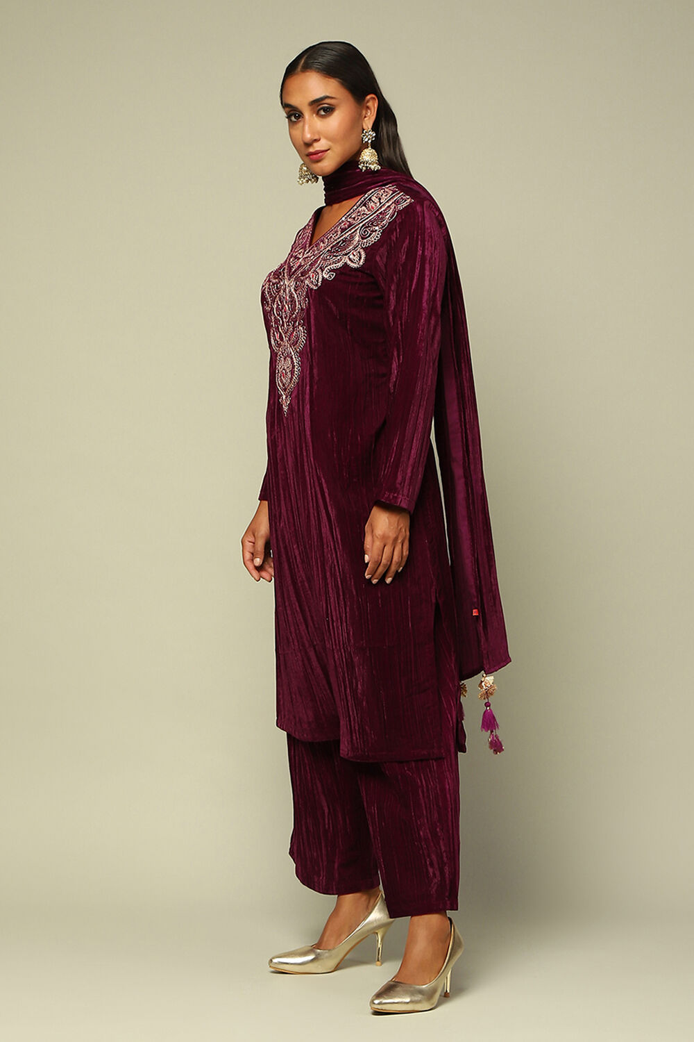 Wine Poly Velvet Straight Solid Kurta Palazzo Suit Set image number 3