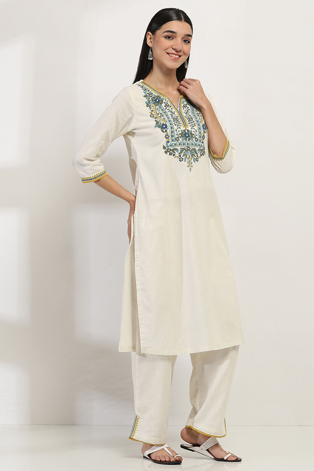Off-White Cotton Blend Straight Kurta Set image number 4