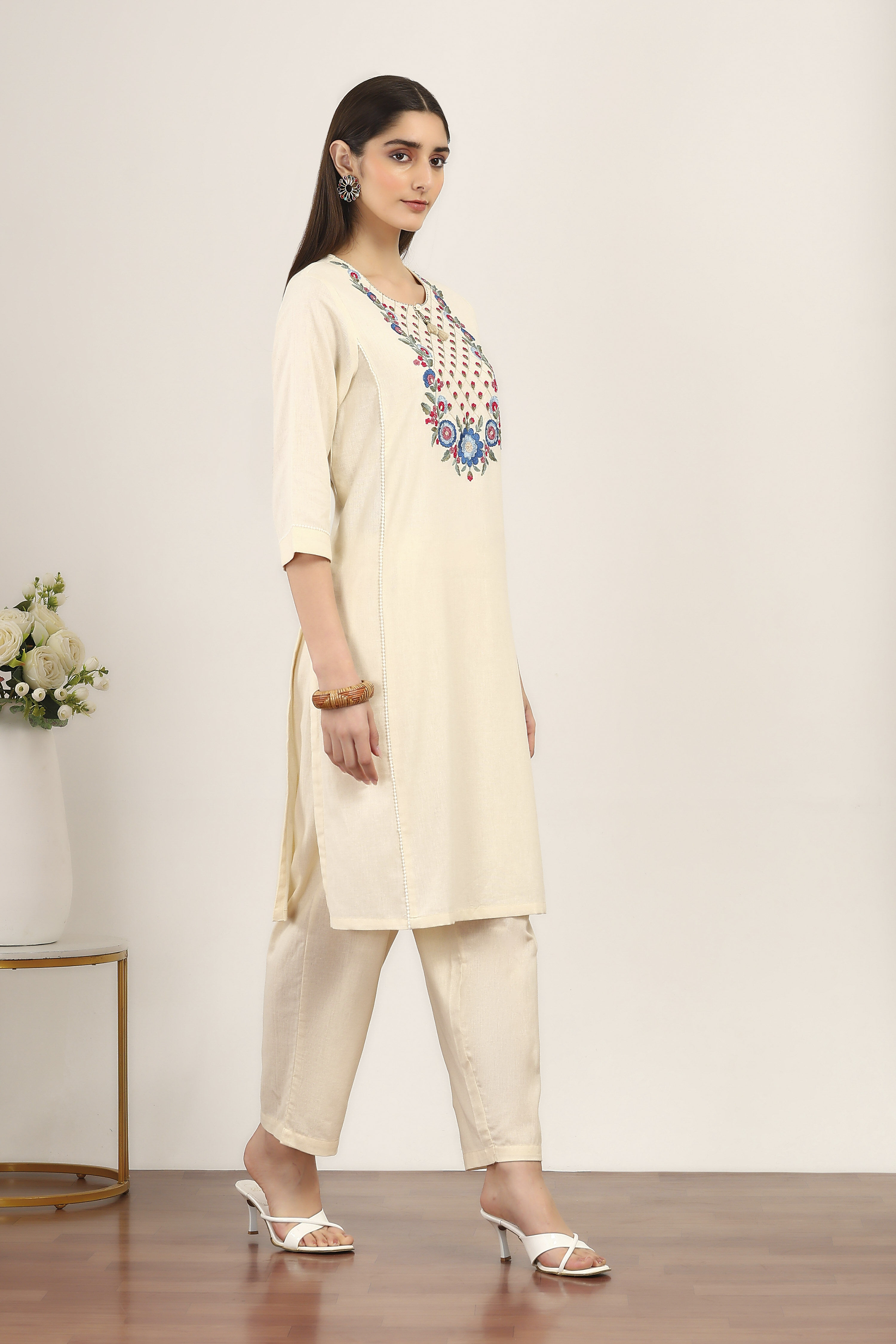 White Cotton Blend Cotton Flex Kurta Pants Set image number 5