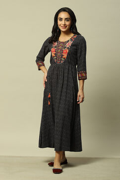 Black LIVA Straight Printed Dress image number 5