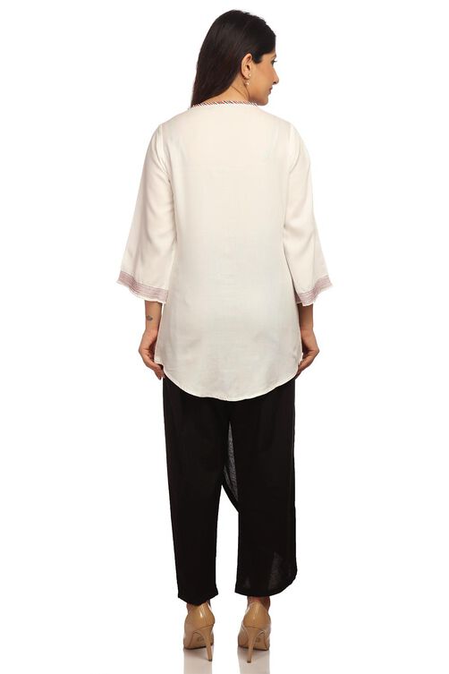 White Straight Viscose Rayon Indie Top image number 4