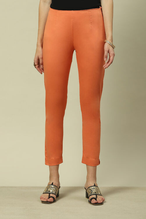 Peach Poplin Lycra Slim Solid Slim Pants image number 5