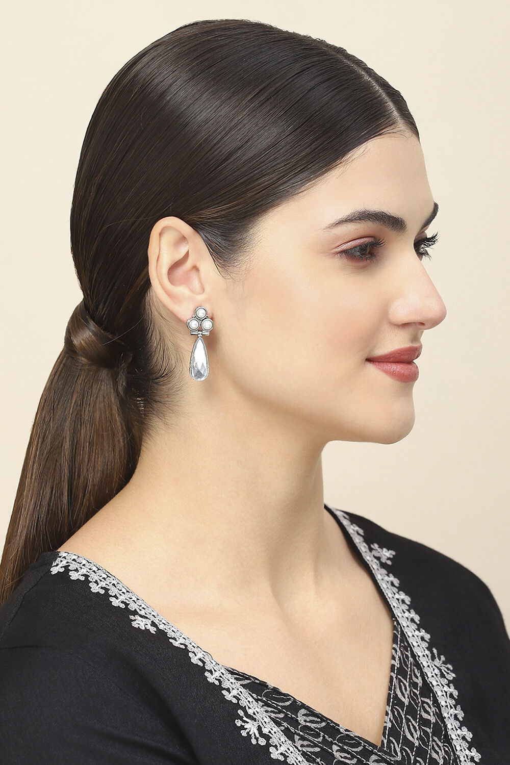 Oxidised Alloy Earrings image number 3