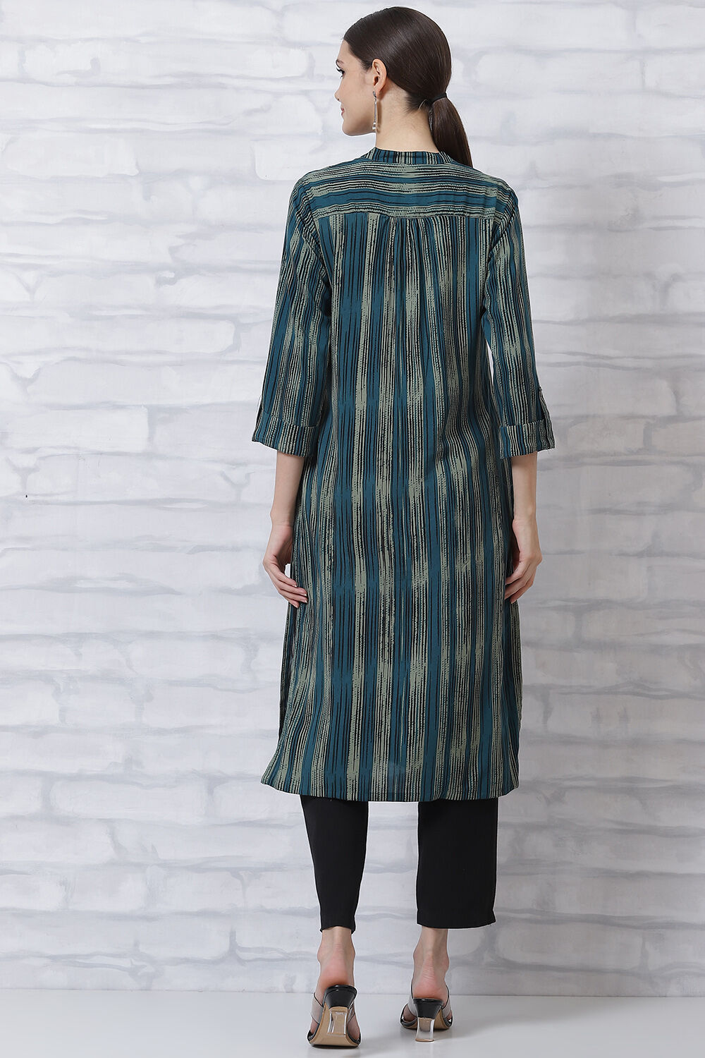 Blue LIVA Straight Kurta image number 4