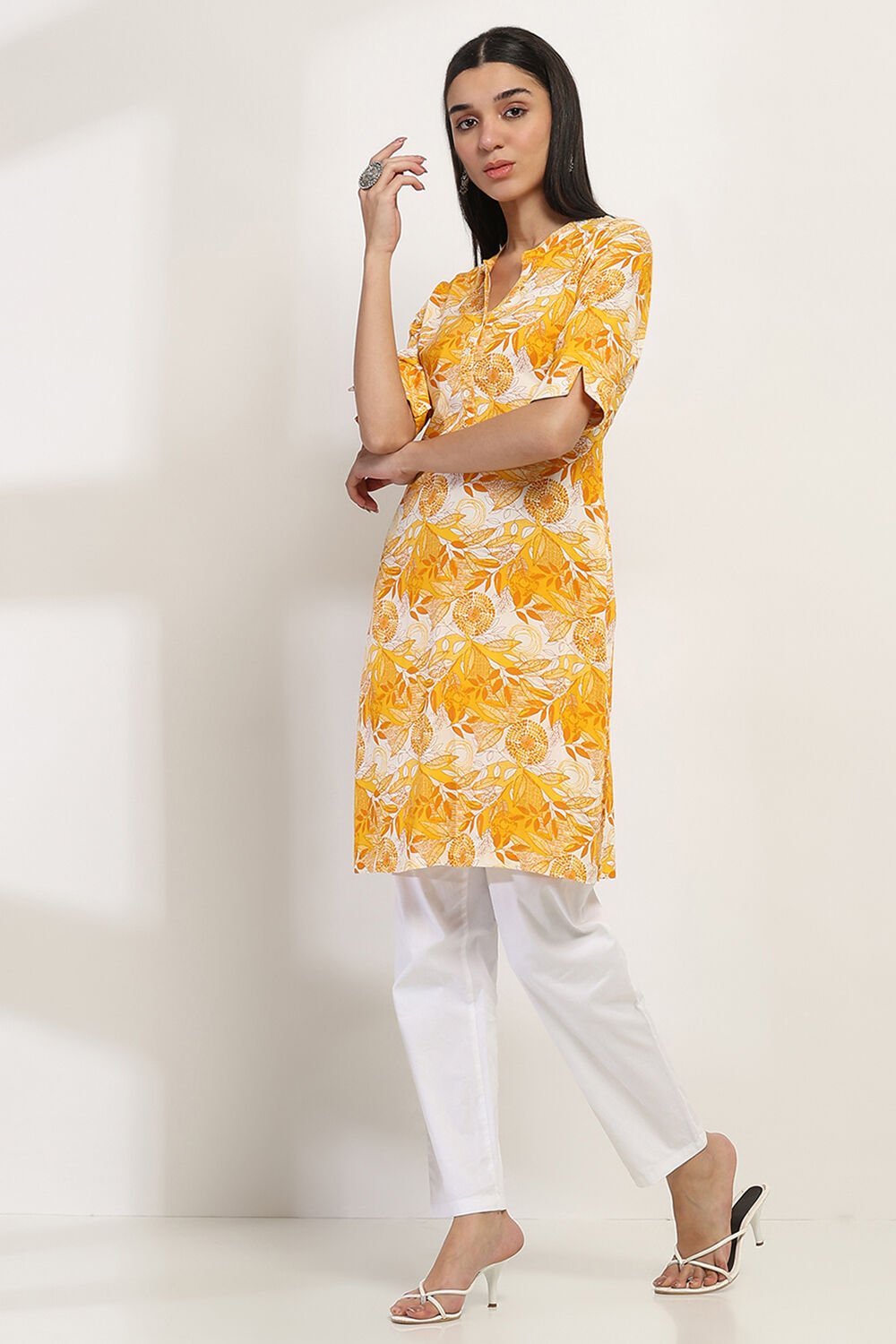 Yellow Printed Straight Kurta image number 2