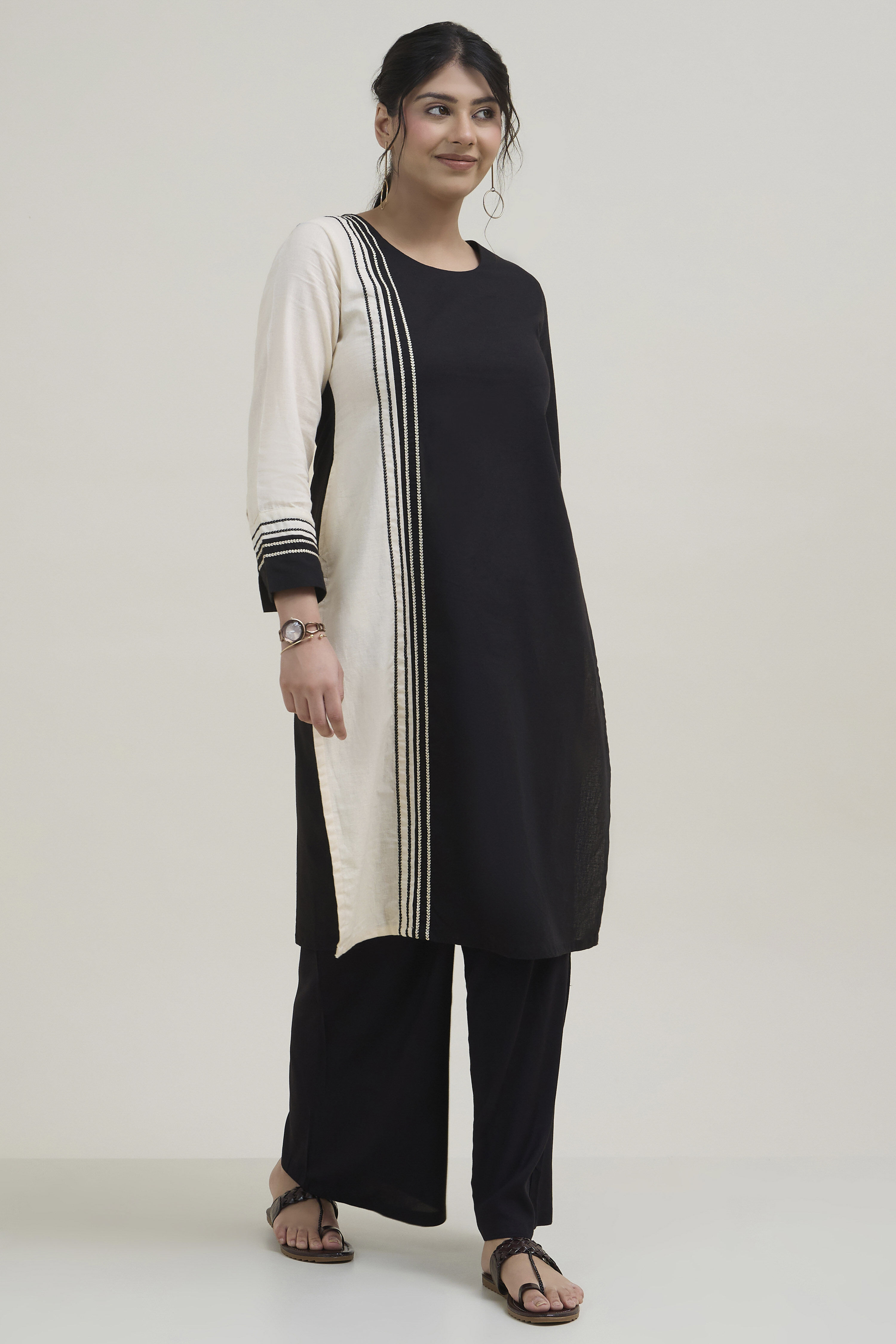 Black White Cotton Flex Straight Solid Kurta image number 4