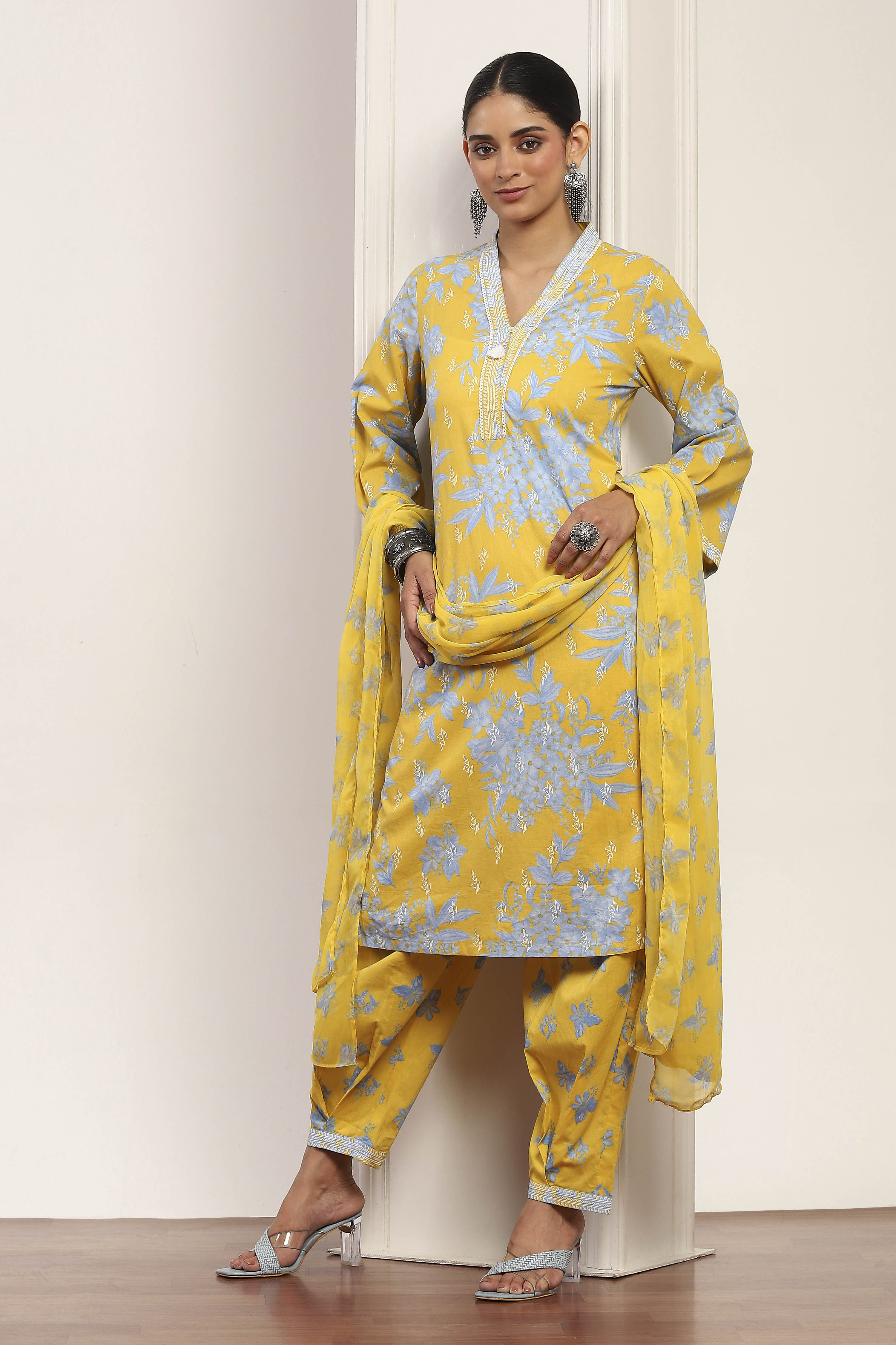 Yellow Cotton Straight Suit Sets image number 0