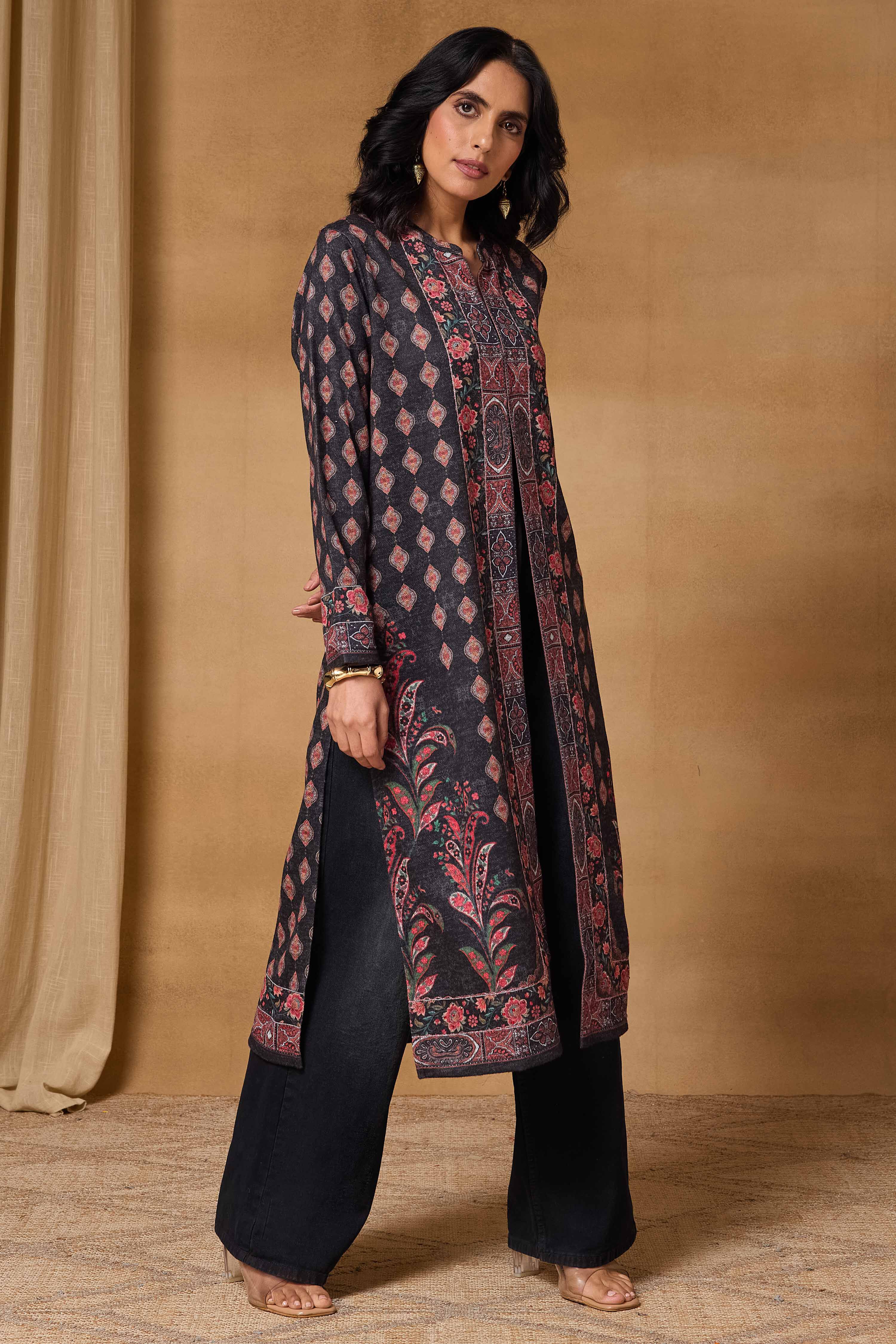 Black Polyester Regular Printed Cape image number 5