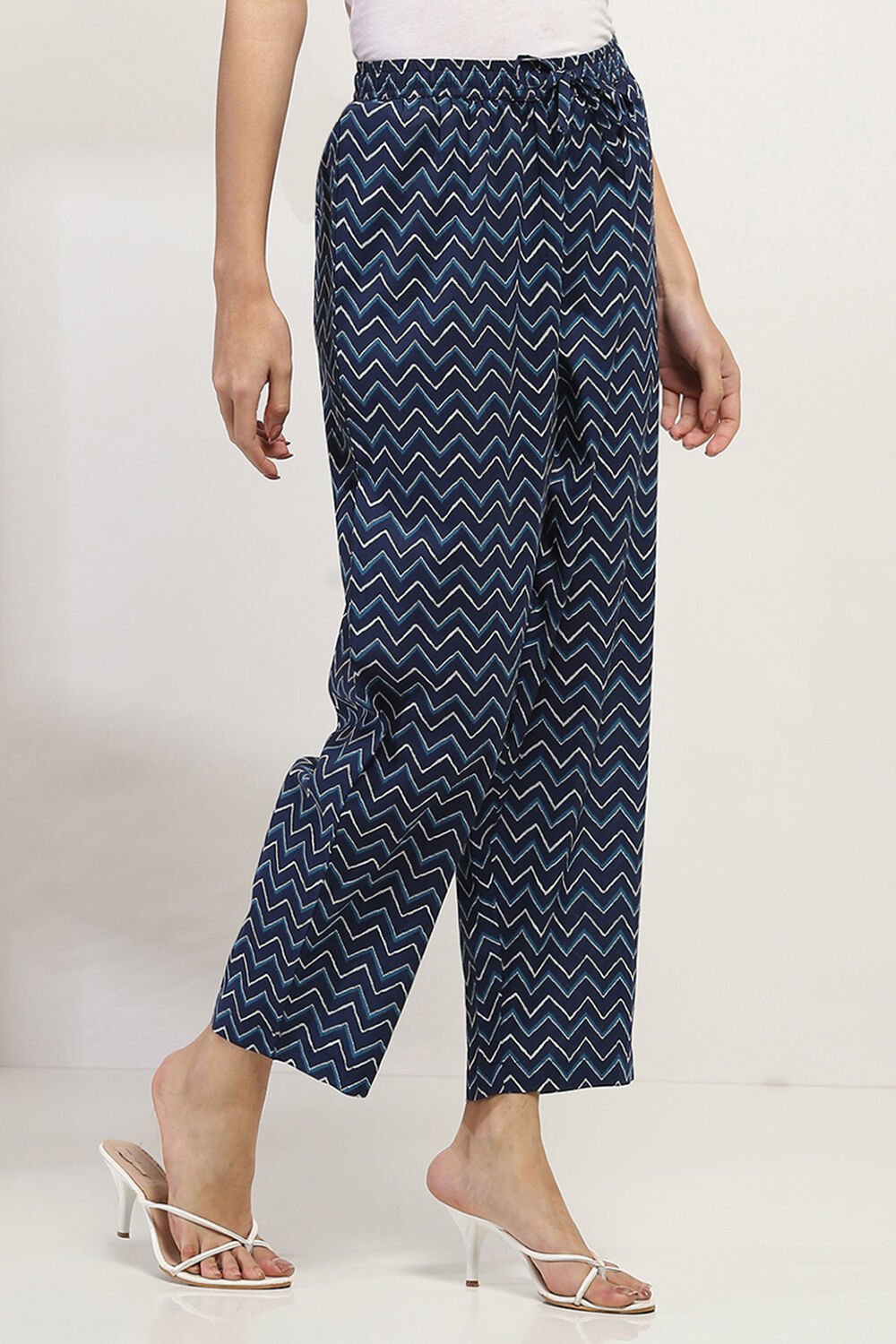 Indigo Cotton Printed Regular Pants image number 3