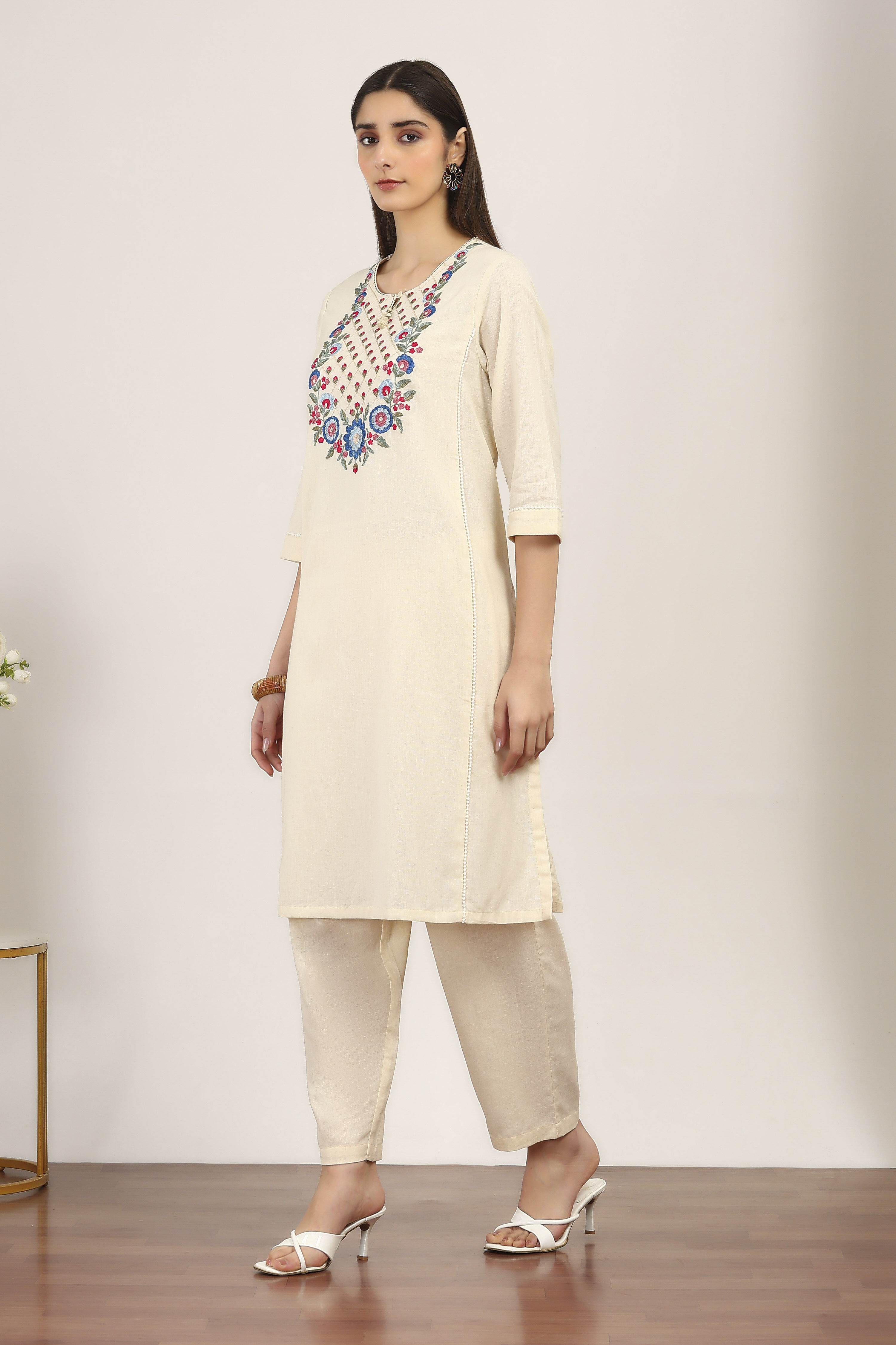 White Cotton Blend Cotton Flex Kurta Pants Set image number 3