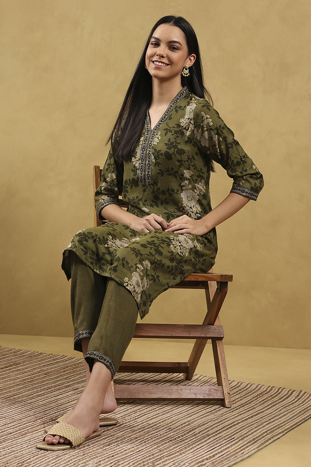 Green Viscose Blend Printed Straight Kurta Pants Set image number 7
