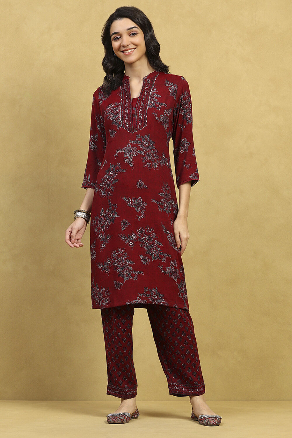 Green-Maroon Viscose Blend Printed Straight Kurta Pants Set image number 6