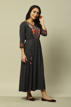 Black LIVA Straight Printed Dress image number 4