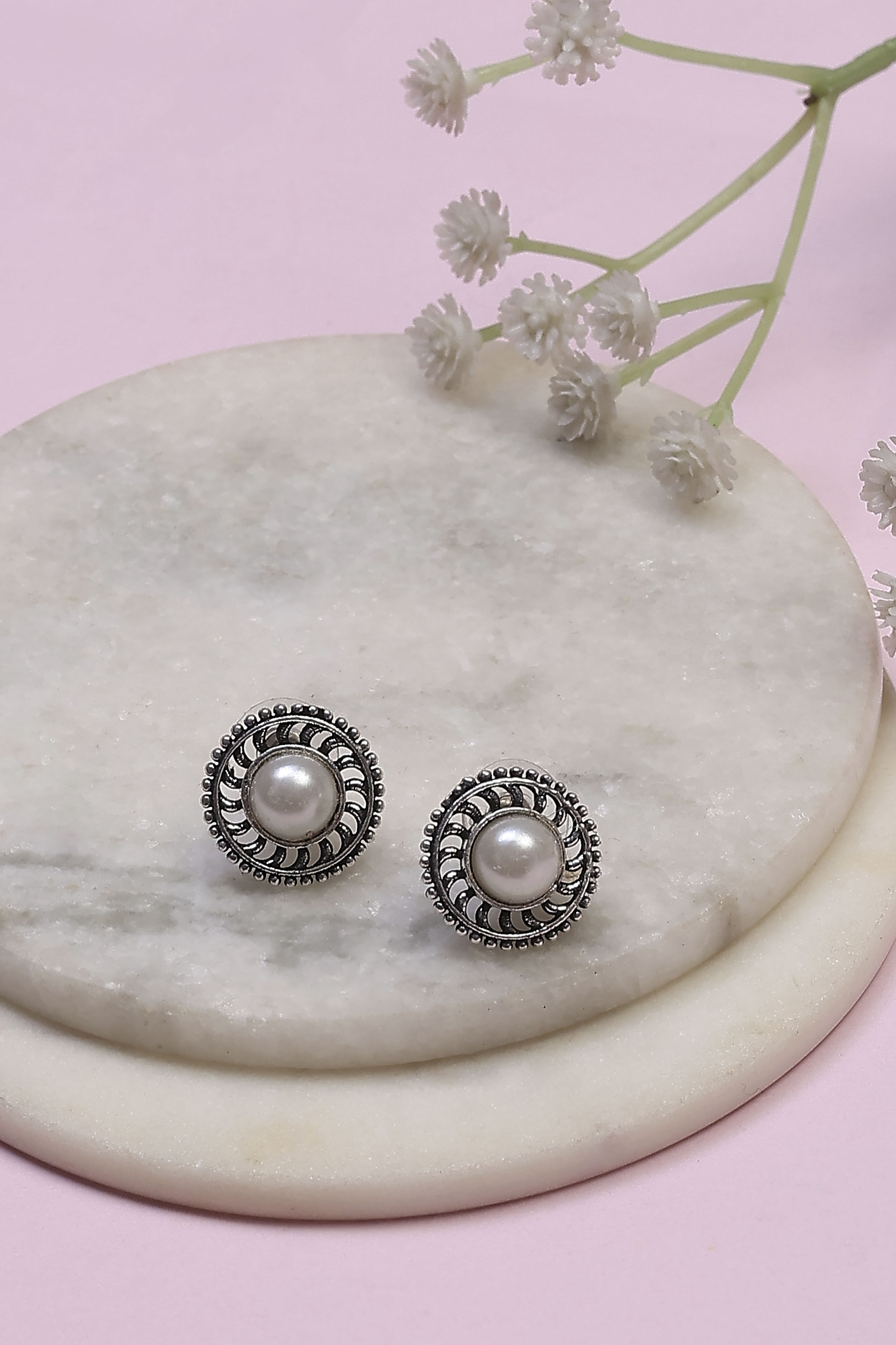 Pearl Brass Studs image number 0