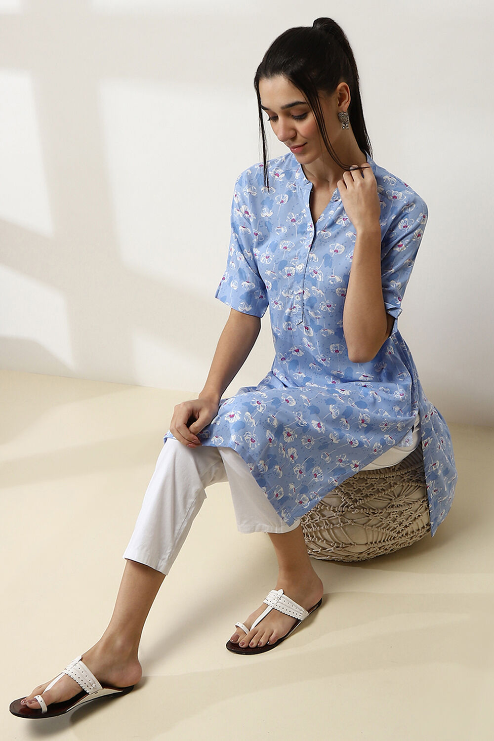 Blue Floral Printed Straight Kurta image number 0