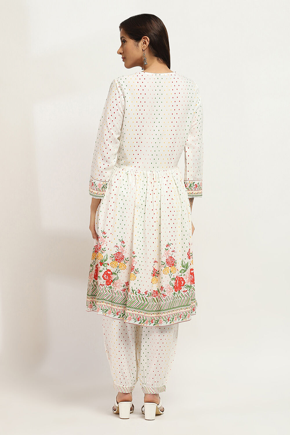 White Viscose Rayon Gathered Set image number 4