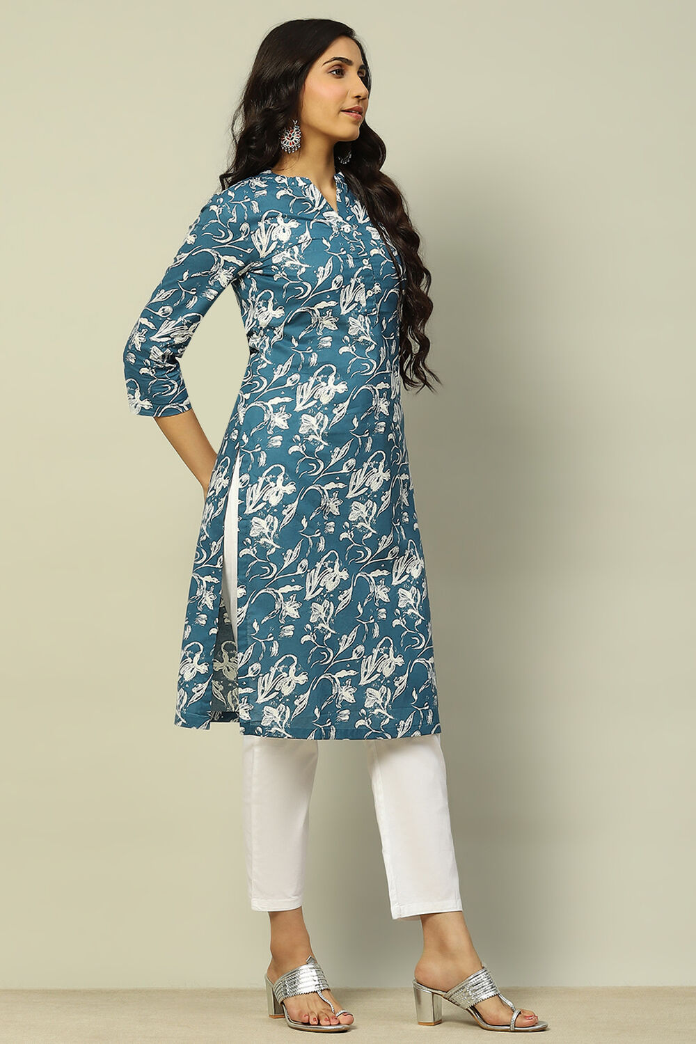 Blue Cotton Floral Printed Straight Kurta image number 4