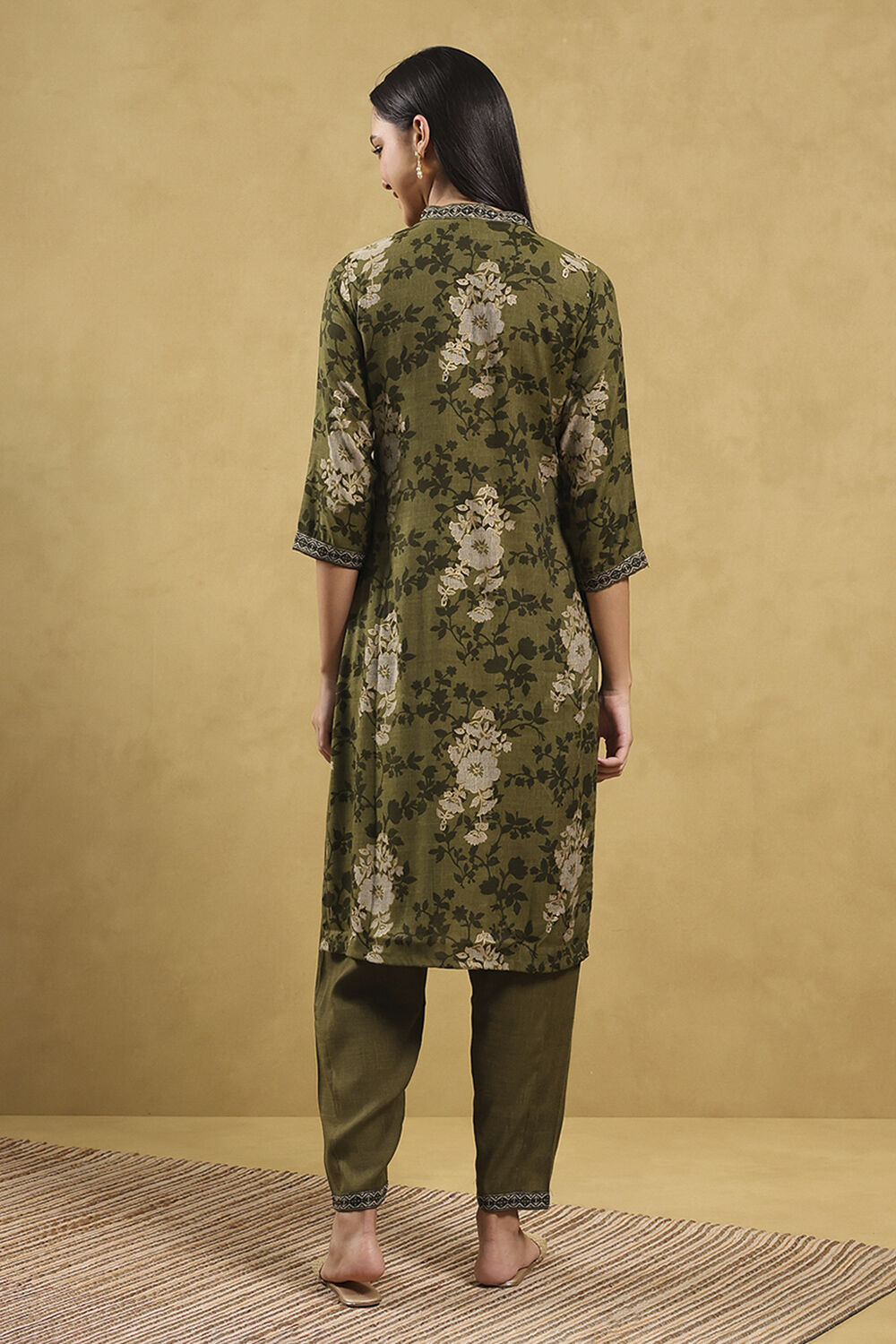Green Viscose Blend Printed Straight Kurta Pants Set image number 4
