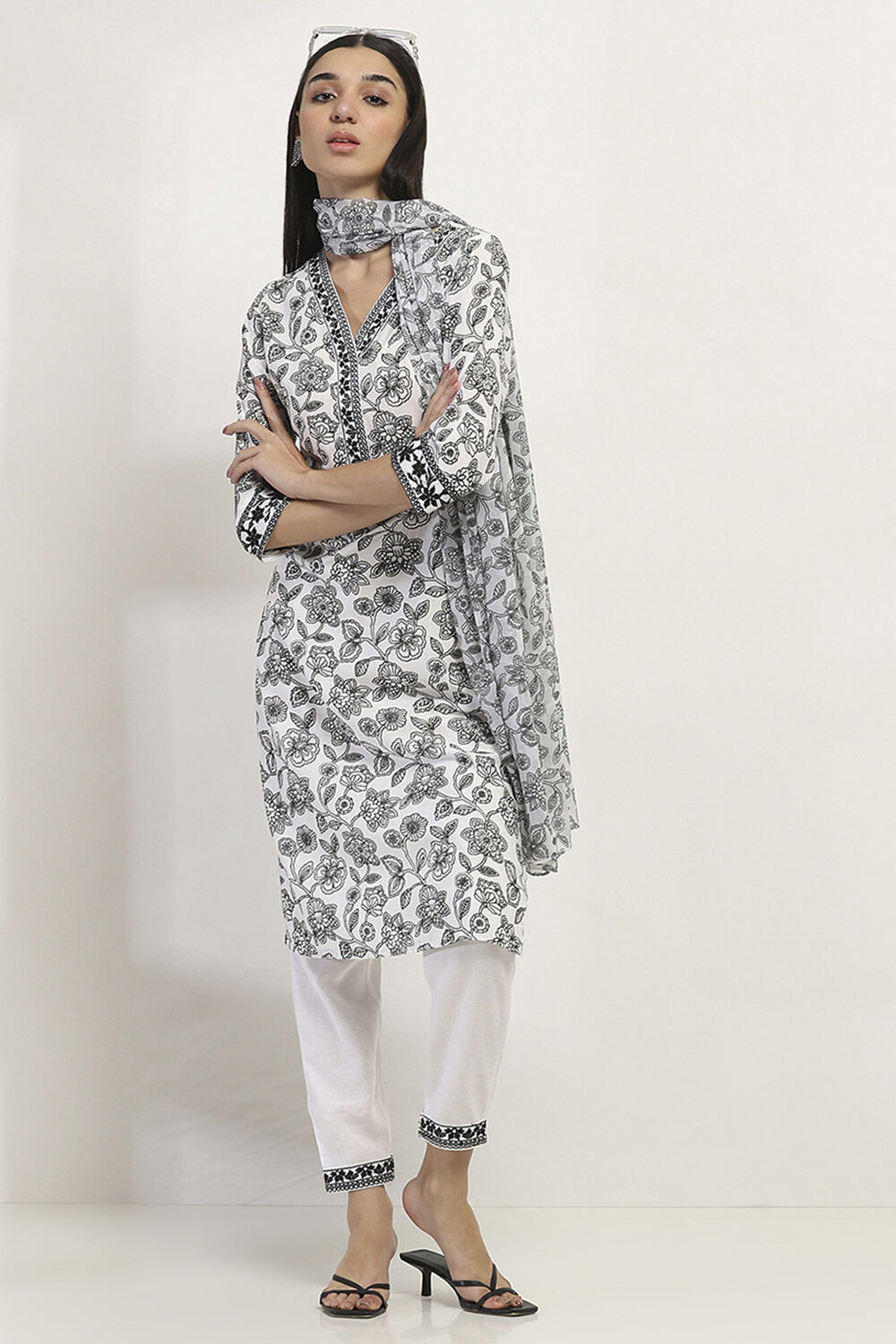 White and Black Printed Straight Suit Set image number 6