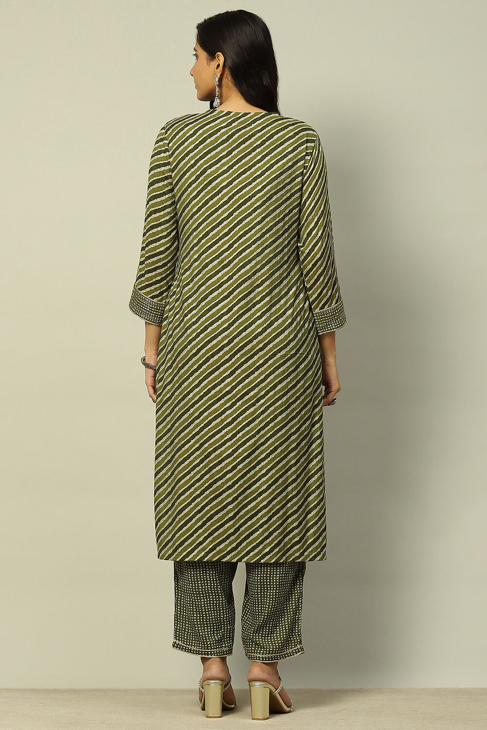 Olive Green Viscose Printed Pleated Straight Suit Set image number 4