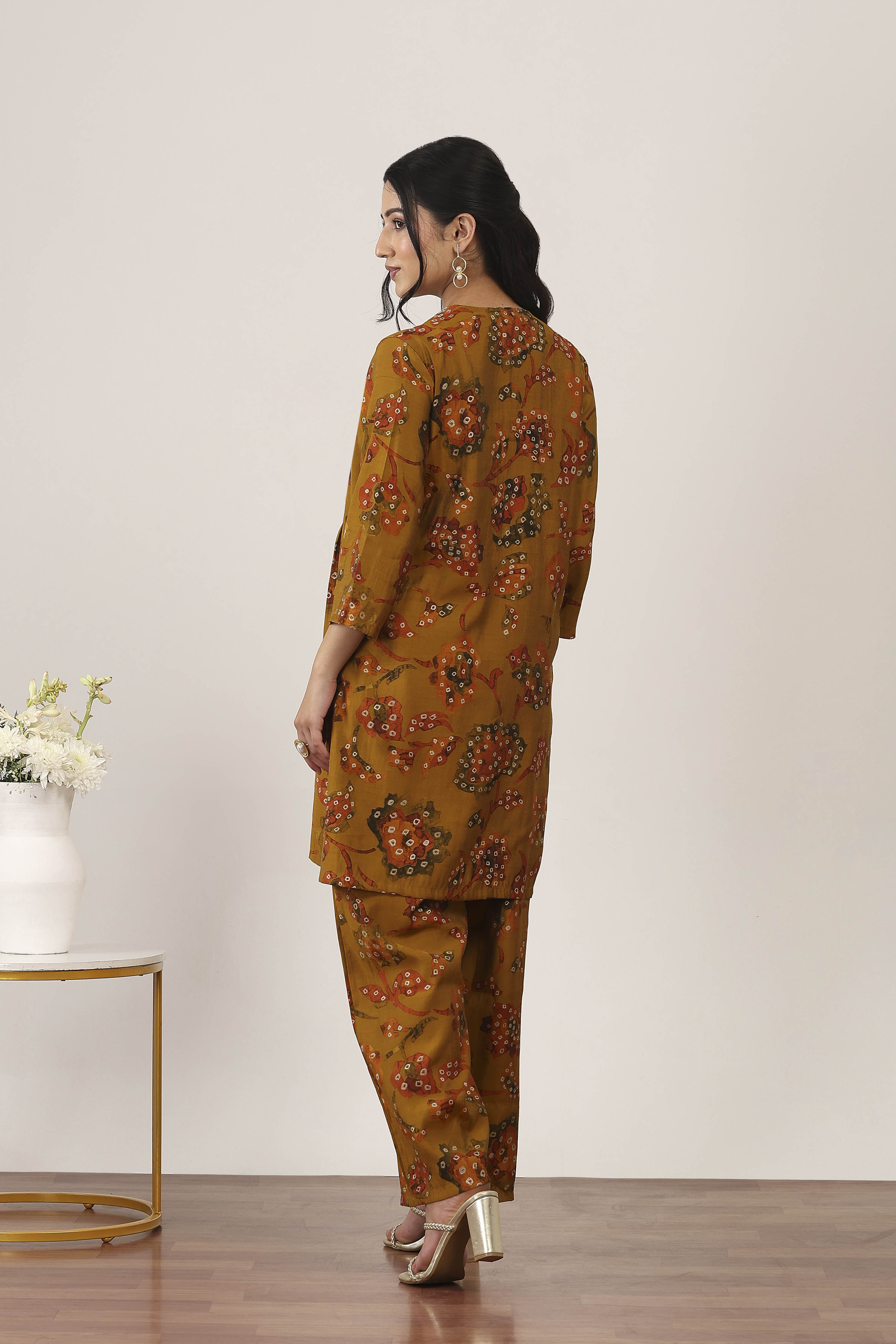 Green Viscose Polyester Viscose Rayon Kurta Pants Set image number 4