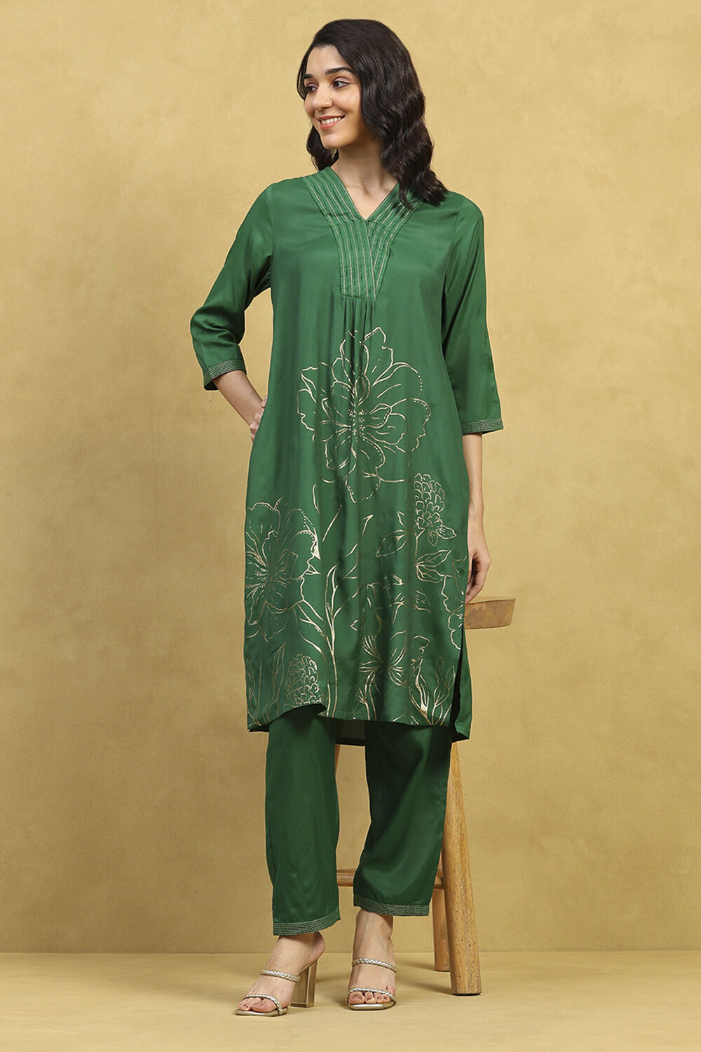 Green Viscose Rayon Printed A-Line Kurta Pants Set image number 0